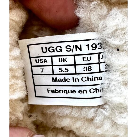 UGG Caspia Black Leather Shearling Lace-Up Winter Boots Women’s Size 7 (EU 38) - Picture 9 of 9